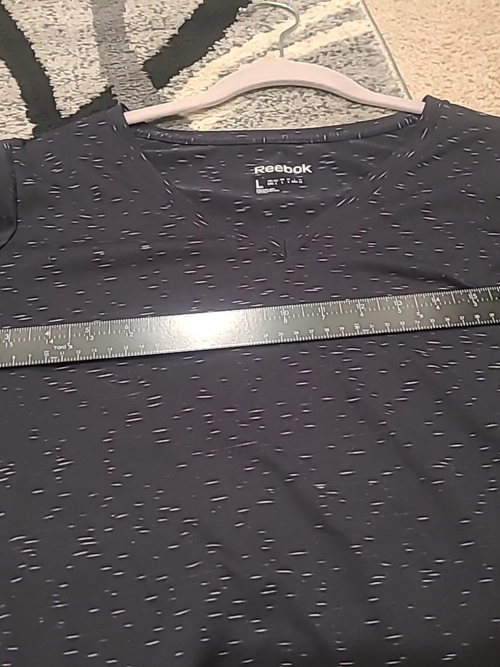 Reebok Women’s Athletic Top Size L VNeck Speckled Speedwick BLK/WhT Activewear - Picture 8 of 12